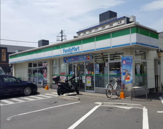 コンビニ　ファミリーマート 足立入谷八丁目店（コンビニ）まで517m