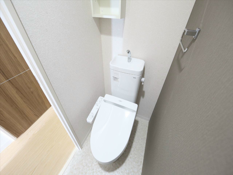 トイレ　温水洗浄暖房便座付トイレ