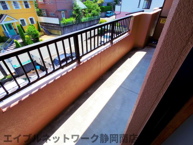 バルコニー　外からの目が気にならないバルコニーで洗濯物が干せます