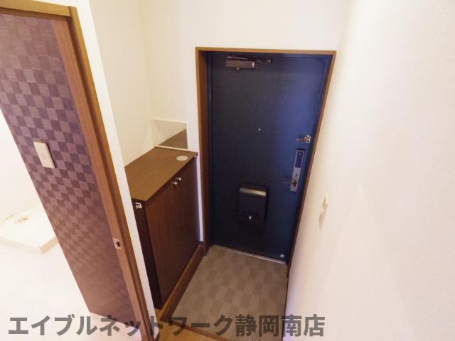 玄関　落ち着いた玄関です