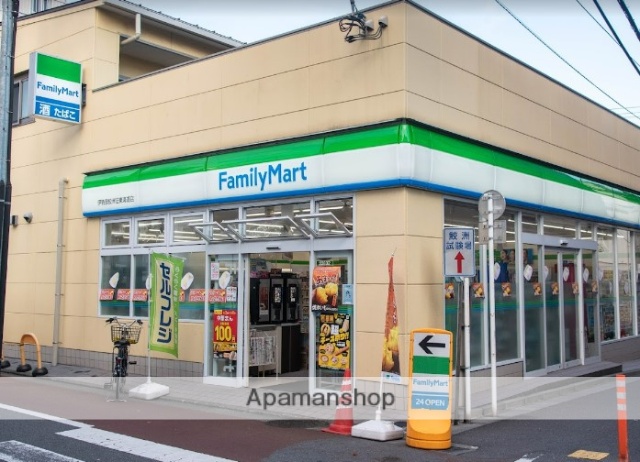 コンビニ　ファミリーマート伊勢彦鮫洲旧東海道店（コンビニ）まで270m