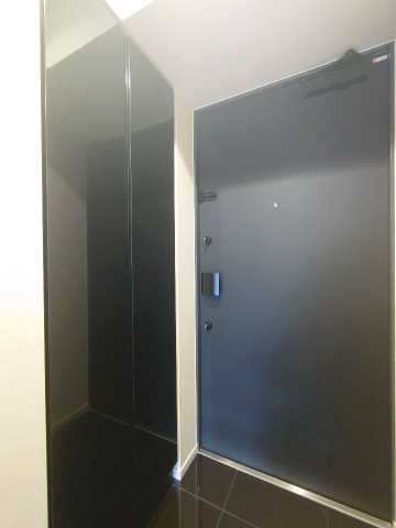 玄関　※参考写真　同タイプ（間取り）602号室の写真となります。