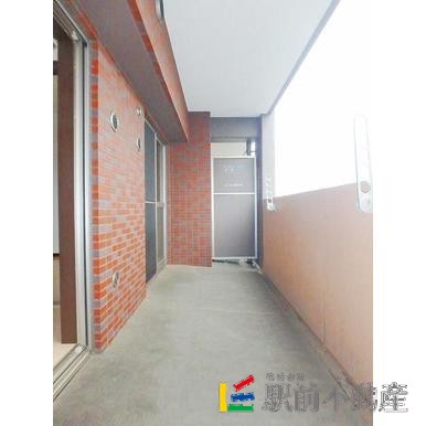 バルコニー　バルコニーは南、西２面