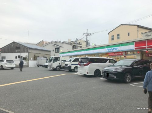コンビニ　ファミリーマート 三津屋中３丁目店（コンビニ）まで543m