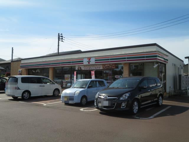 コンビニ　セブンイレブン（コンビニ）まで724m