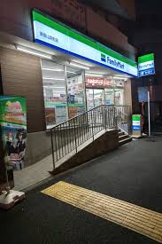 コンビニ　ファミリーマート 新宿山吹町店（コンビニ）まで209m