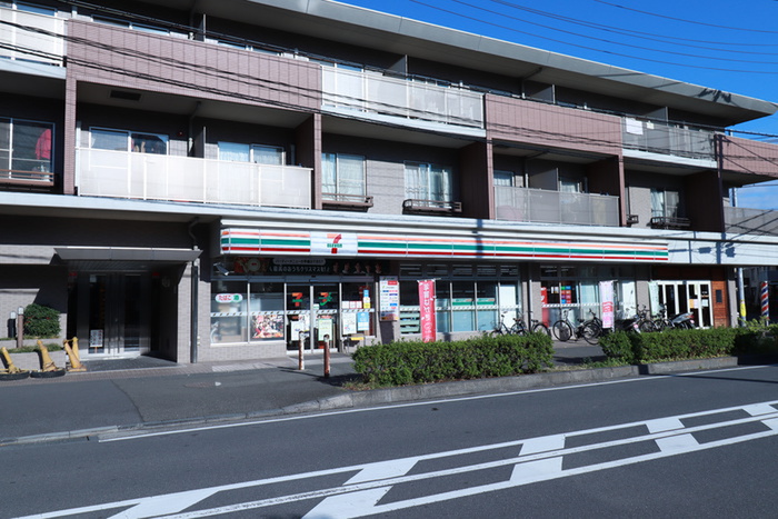 コンビニ　セブンイレブン（コンビニ）まで450m