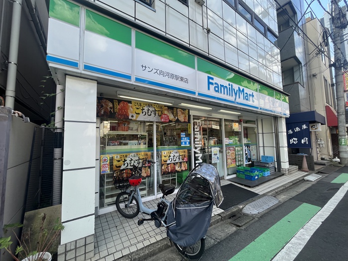 コンビニ　ファミリーマート（コンビニ）まで550m