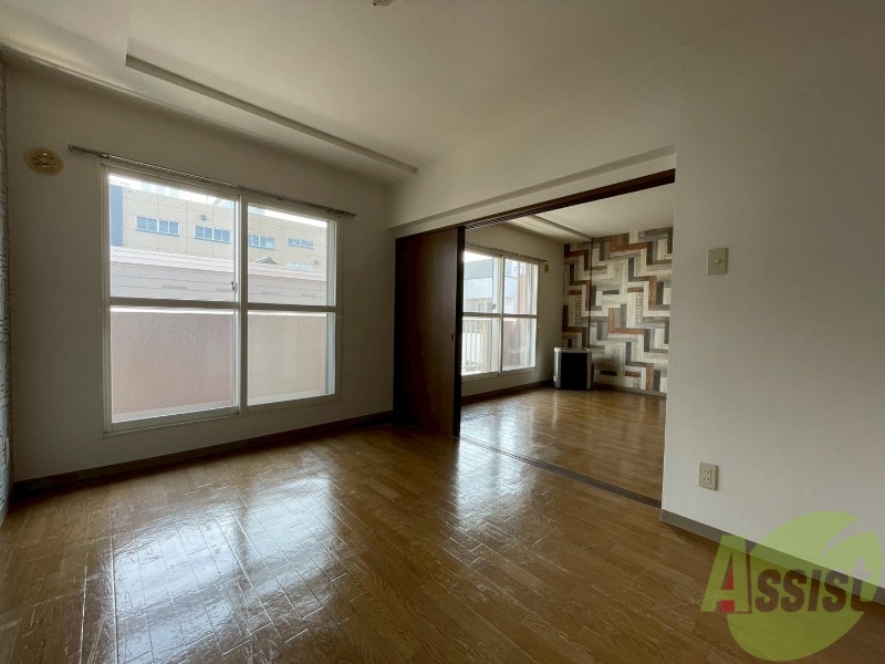 その他部屋・スペース　こちらのお部屋は光が差し込む、温かみのあるお部屋です。