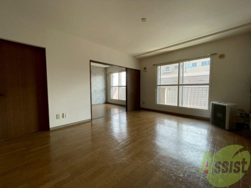 居室・リビング　広くてきれいなリビングです！快適に過ごせそうですね。