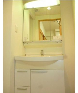 洗面設備　使いやすい独立洗面台です