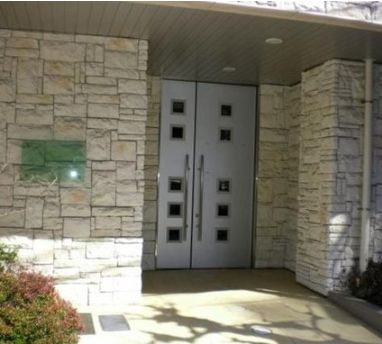 エントランス　落ち着いたエントランスです