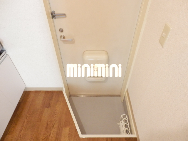 玄関　※写真は別部屋