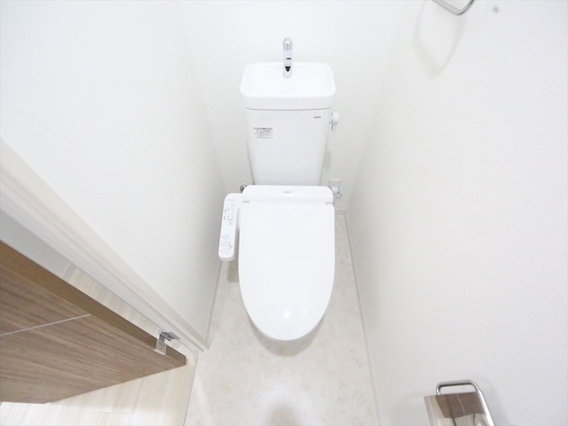 トイレ　温水洗浄暖房便座付トイレ