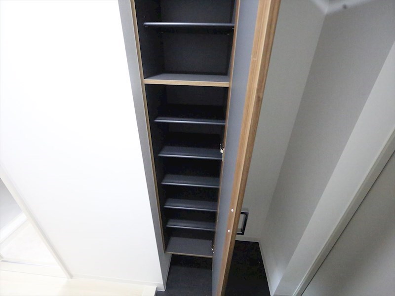 玄関　玄関　シューズボックス付（収納充実してます）