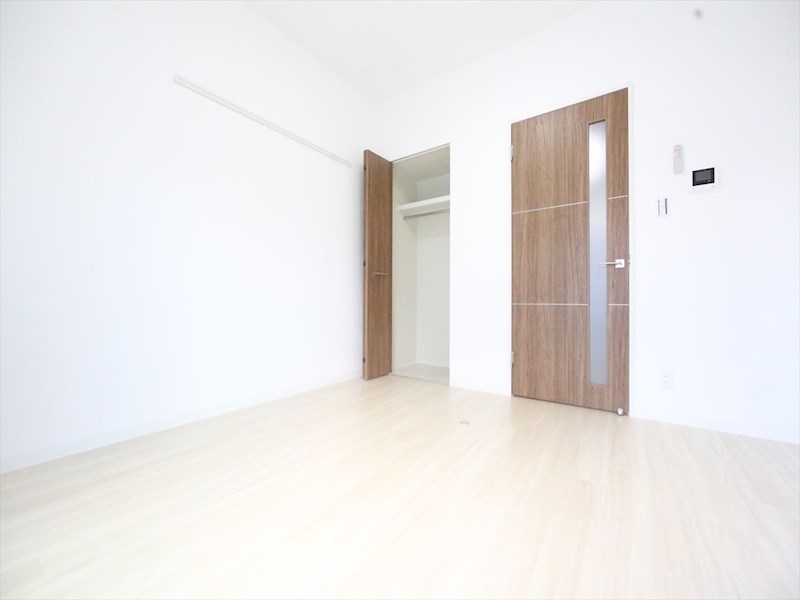 居室・リビング　洋室6.8帖　クローゼット付（収納充実してます）