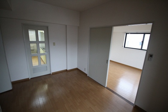 居室・リビング　※別号室の写真です。