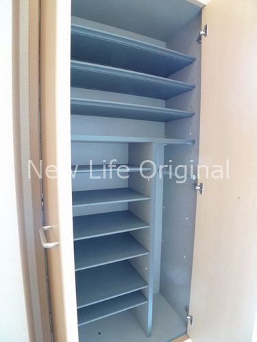 収納　高さのあるシューズボックス♪季節外の靴も収納できます☆