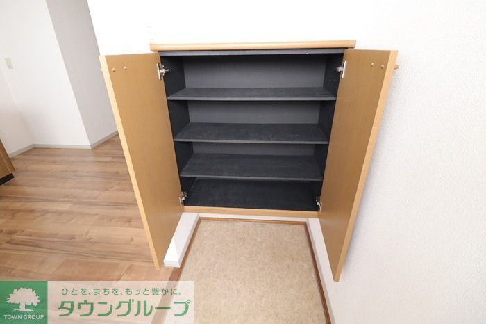 玄関　※別部屋参考写真です