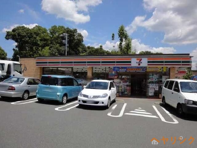 コンビニ　セブンイレブン（コンビニ）（コンビニ）まで781m