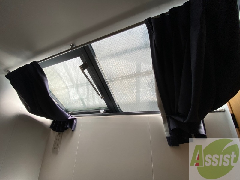 バルコニー　天窓です。窓からの日光は気持ちを明るくしてくれますよ。