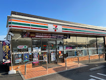 コンビニ　セブンイレブン 伊勢原上粕屋店（コンビニ）まで485m