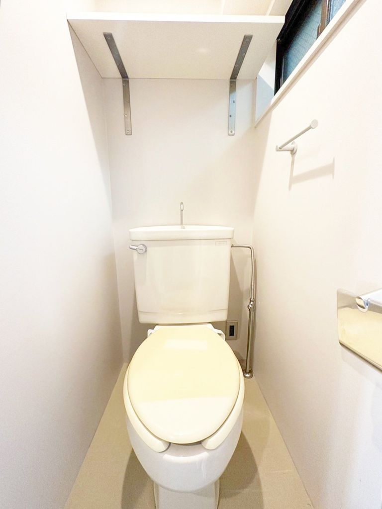 トイレ　※参考写真（同間取り別階）床・壁等仕様が異なる場合があります