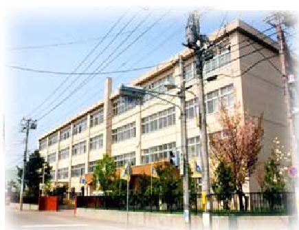 中学校　札幌市立陵北中学校（中学校）まで428m