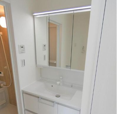 洗面設備　使いやすい独立洗面台です