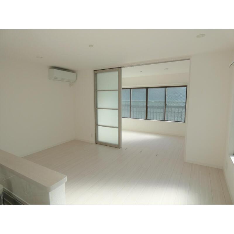 居室・リビング　こちらのリビングで趣味の時間をお楽しみください