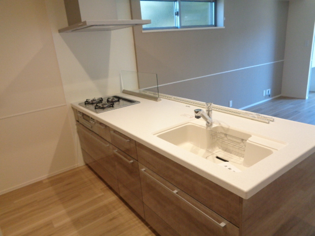 キッチン　料理の幅も広がるグリル付ガス３口システムキッチン