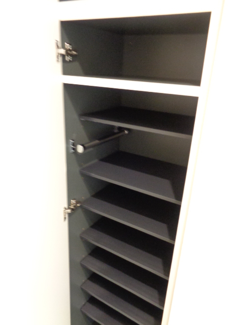 玄関　玄関にはシューズボックスあり