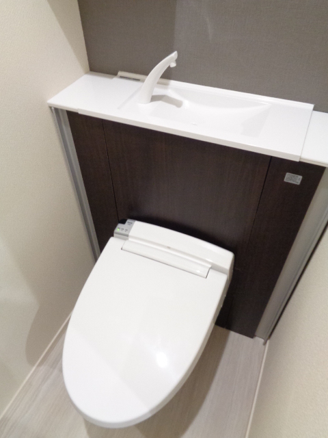 トイレ　トイレは嬉しい温水洗浄便座