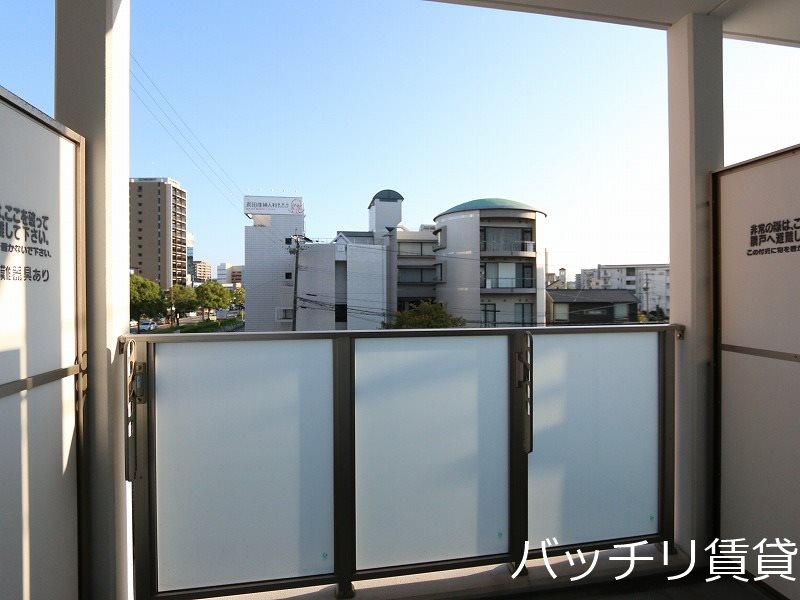 バルコニー　別号室写真の為、現況を優先致します。