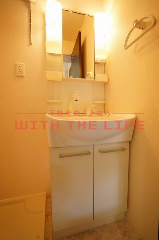 洗面設備　独立洗面台、朝の身支度には欠かせません