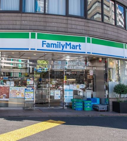 コンビニ　ファミリーマート西五反田七丁目店（コンビニ）まで201m