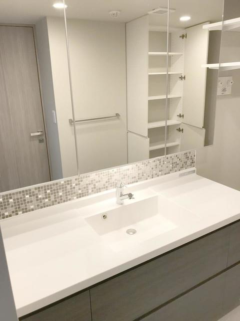 洗面設備　※写真は同タイプ住戸です。