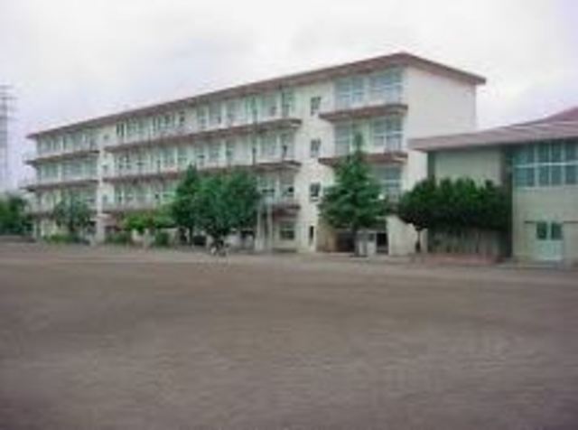 小学校　三島市立徳倉小学校（小学校）まで939m