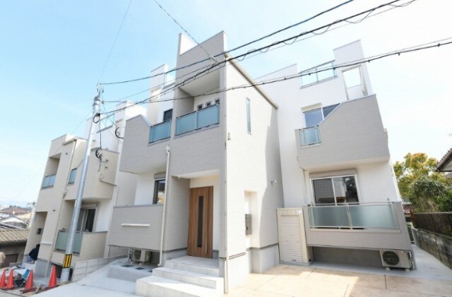 建物外観　築浅デザイナーズ物件です