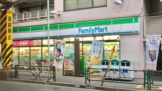 コンビニ　ファミリーマート町屋店（コンビニ）まで143m