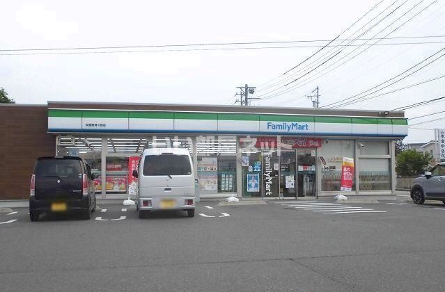 コンビニ　ファミリーマート 安曇野真々部店（コンビニ）まで1742m