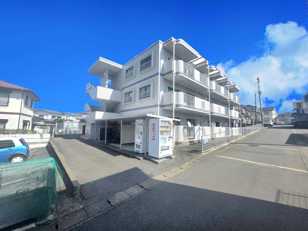 建物外観　重厚感あるRC造の外観が安心感と高級感を演出する住まいです