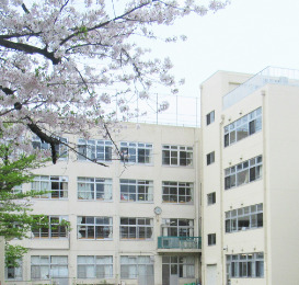 小学校　文京区立大塚小学校（小学校）まで327m