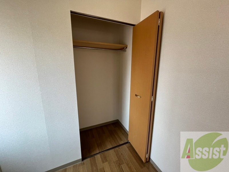 収納　寝室の収納です。部屋がすっきり片付きます。