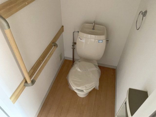 ＪＲ東海道本線 住吉駅 徒歩5分 2階建 築32年のトイレ写真