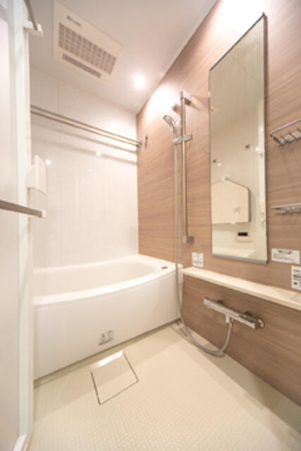 バス・シャワールーム　※写真は同タイプ住戸です。