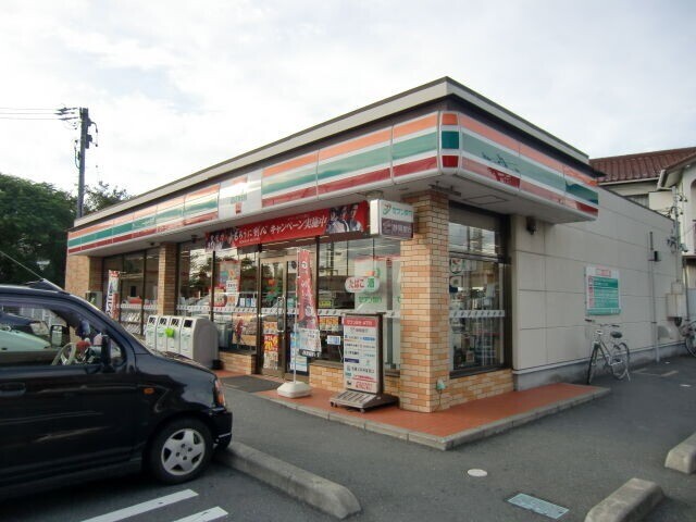 コンビニ　セブンイレブン浜松新津町店（コンビニ）まで705m
