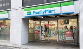コンビニ　ファミリーマート内神田鎌倉橋店（コンビニ）まで124m