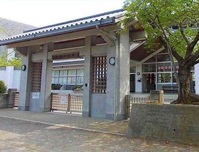 小学校　有田川町立　御霊小学校様（小学校）まで1000m