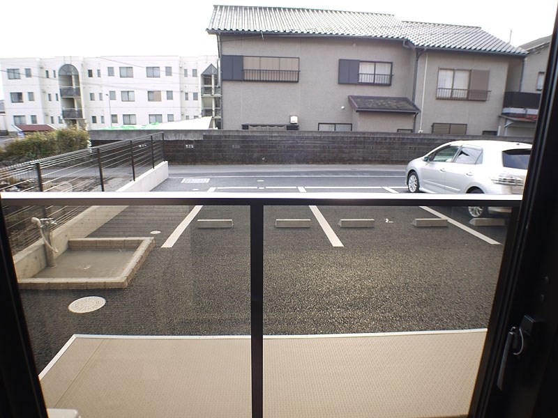 眺望　1階リビングの前は駐車場です。